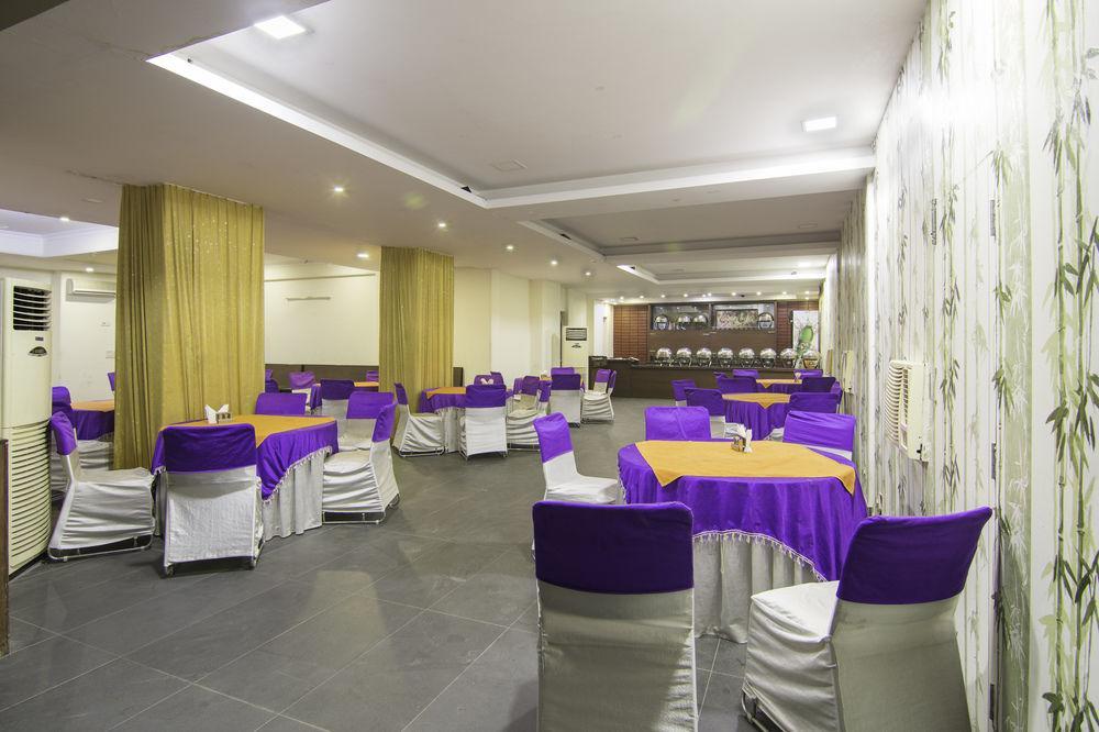Treebo Palm Tree Palam Vihar Hotel Gurgaon Exterior photo